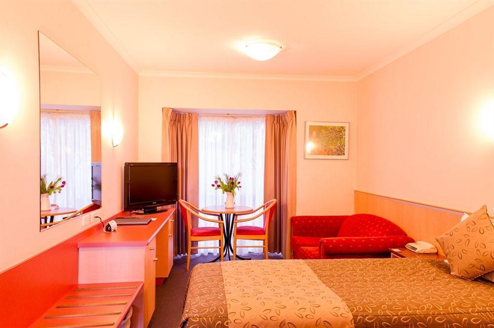 The Waverley International Hotel Glen Waverley Buitenkant foto