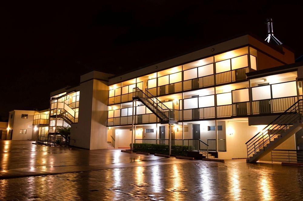 The Waverley International Hotel Glen Waverley Buitenkant foto